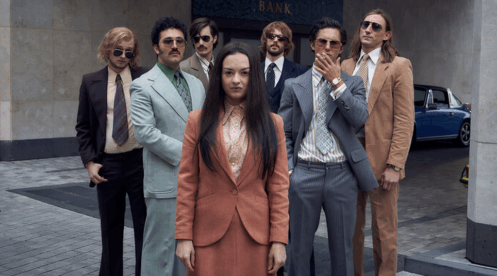 the big bank crash - 8 person do a smokingbrake in front of a bank