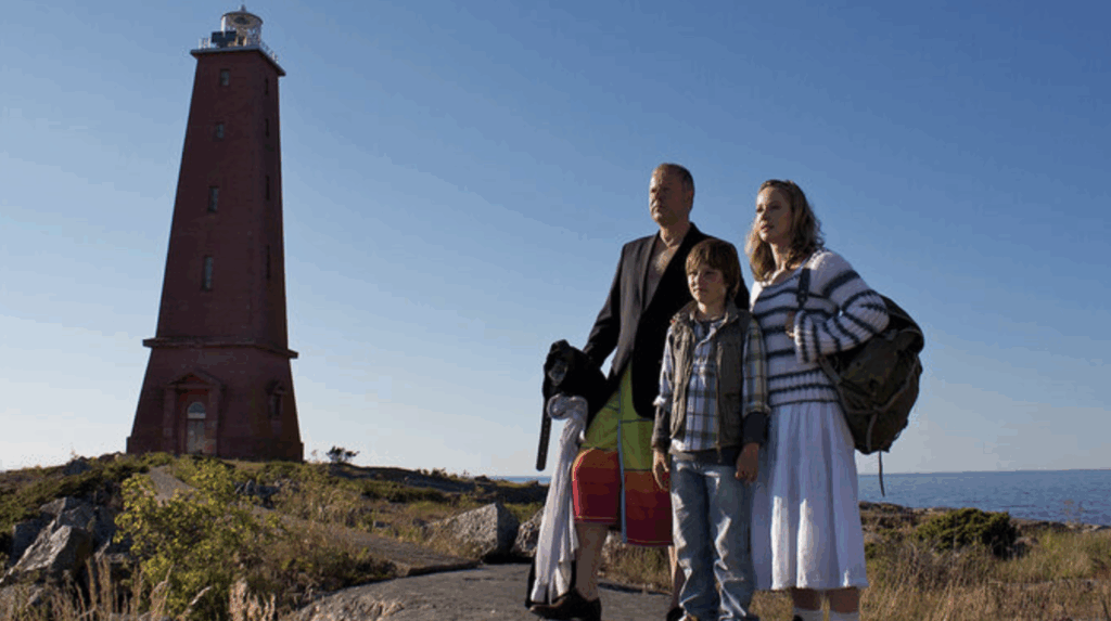 Wernher and his family standing at the coast next to to a lighthouse