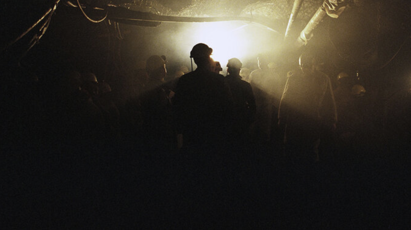 miners leaving the shaft of lengede